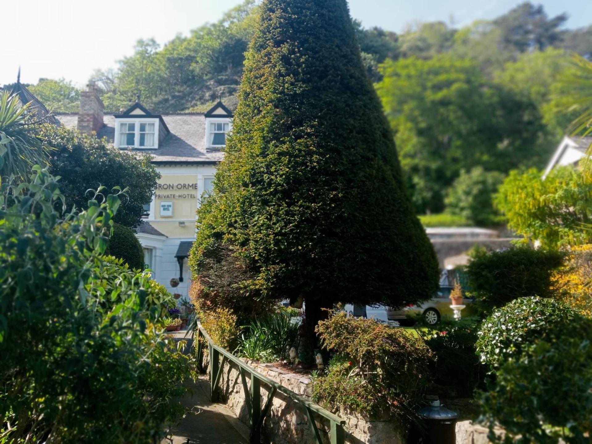Bron Orme Private Hotel Llandudno Exterior photo